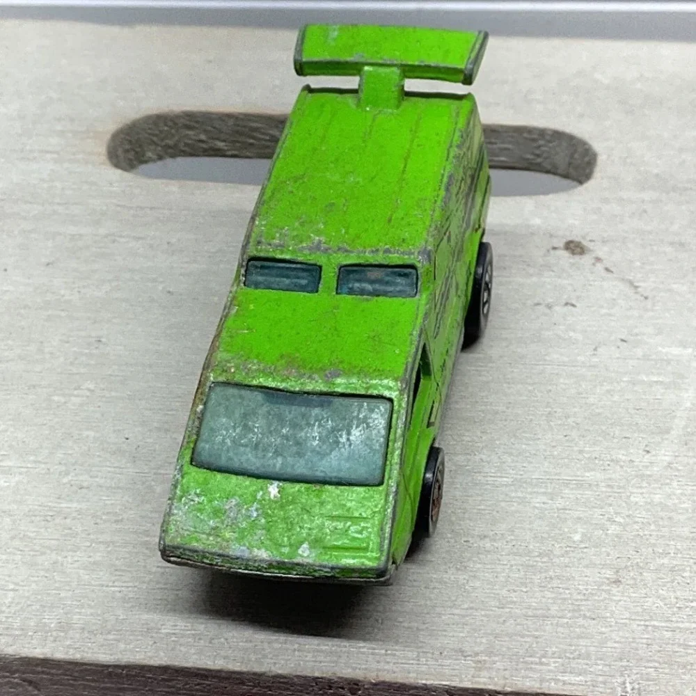 Vintage 1976 Hot Wheels Spoiler Sport Lime Green Diecast Van Hong Kong